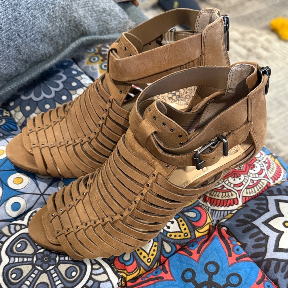 Women's Vince Camuto Tan Brown Strappy Gladiator Sandals Heeled EUC Size 6 - Picture 2 of 9